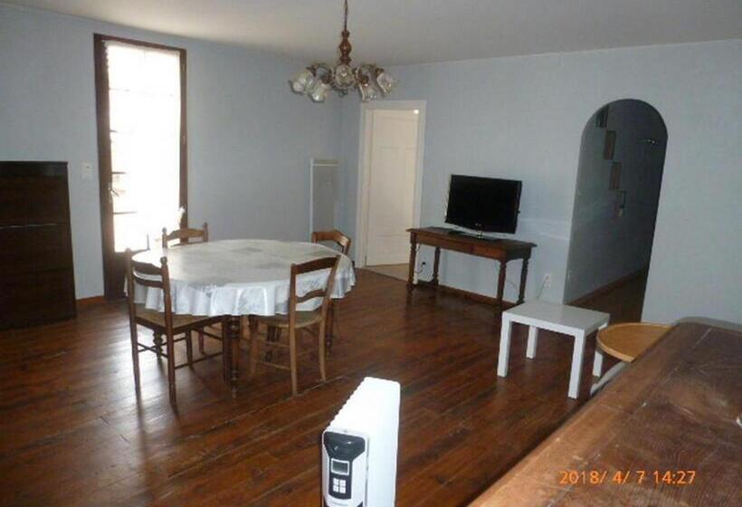 Au Centre Du Village