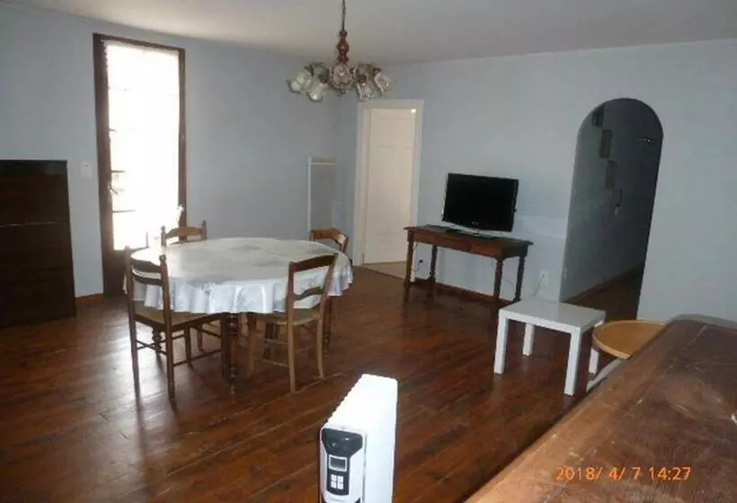 Au Centre Du Village