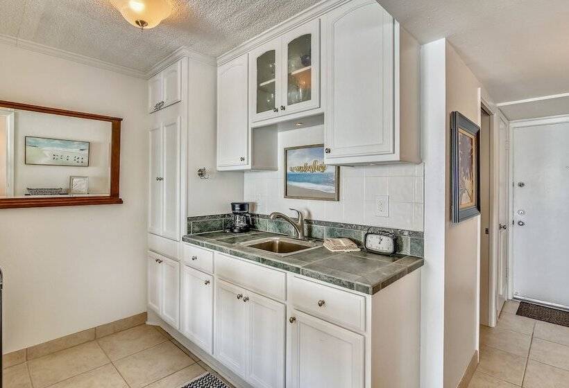 By The Sea Resort 808 Seaside Retreat