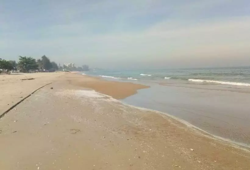 Hotelli โรงแรมฟร้อนบีช Frontbeach