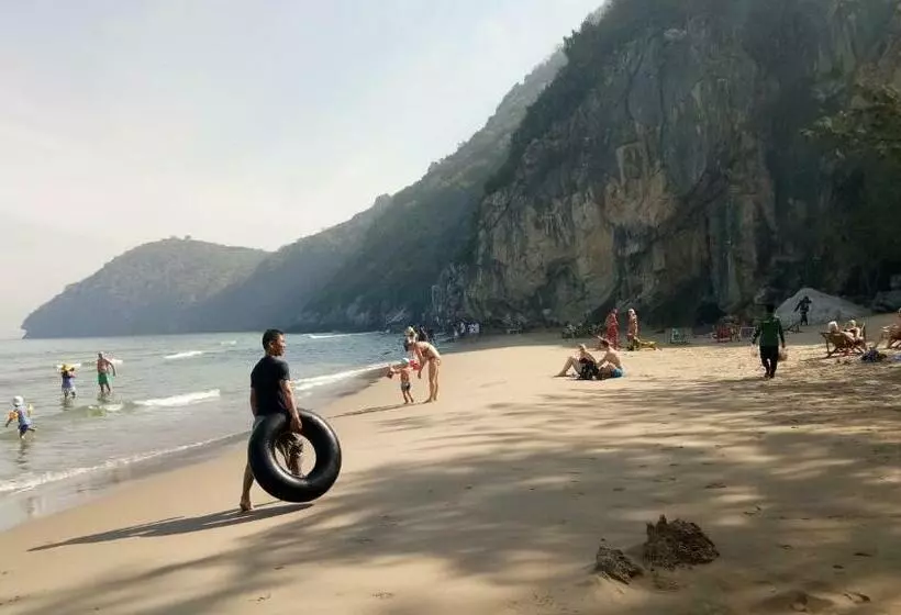 Hotelli โรงแรมฟร้อนบีช Frontbeach