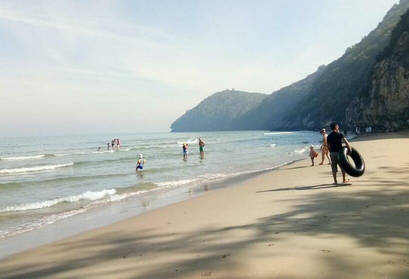 Hotel โรงแรมฟร้อนบีช Frontbeach