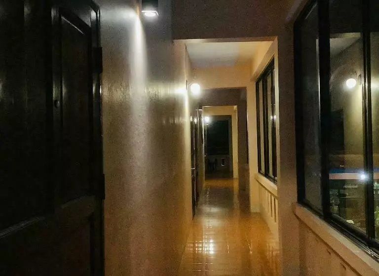 Hotelli โรงแรมฟร้อนบีช Frontbeach