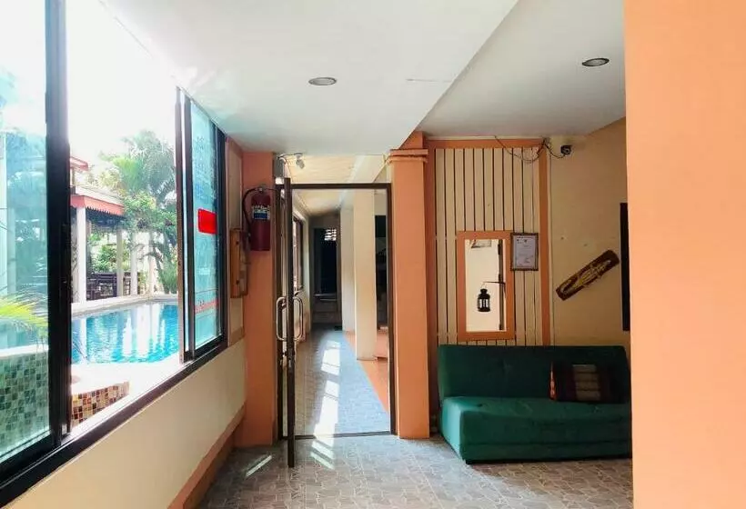 Hotelli โรงแรมฟร้อนบีช Frontbeach