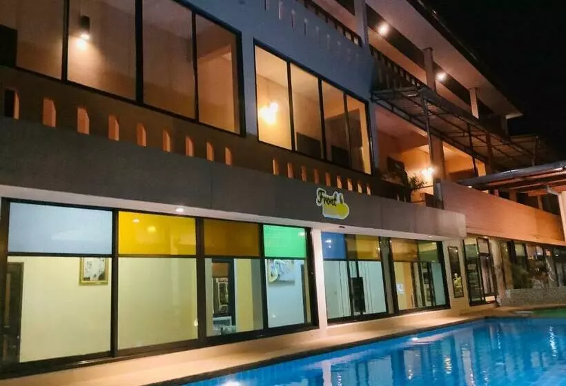 Hotelli โรงแรมฟร้อนบีช Frontbeach