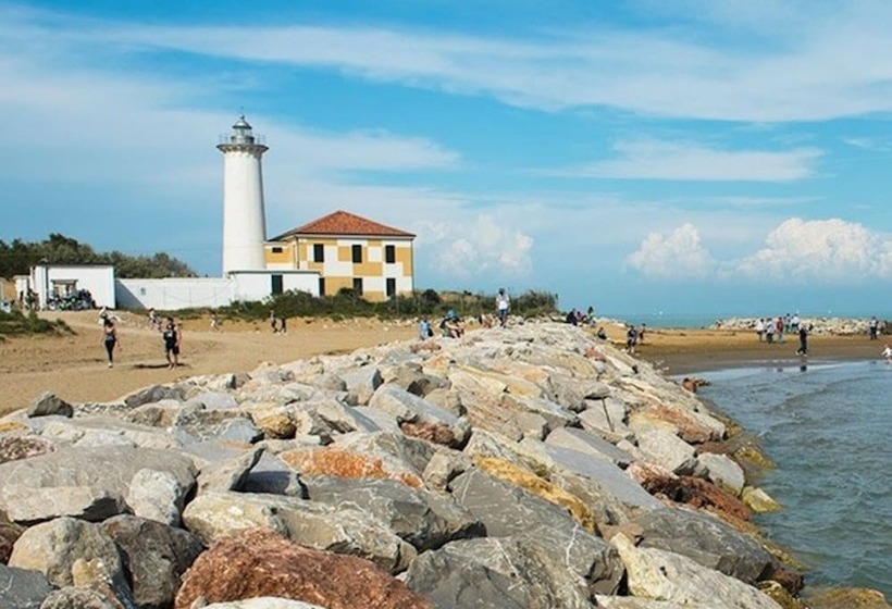 Enjoy Your Holiday In Our Pool   Beahost