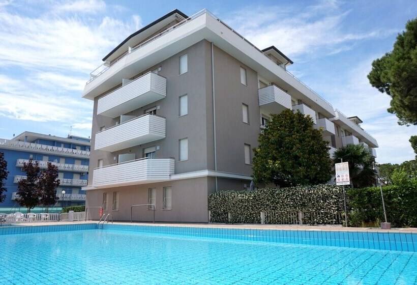 Enjoy Your Holiday In Our Pool   Beahost