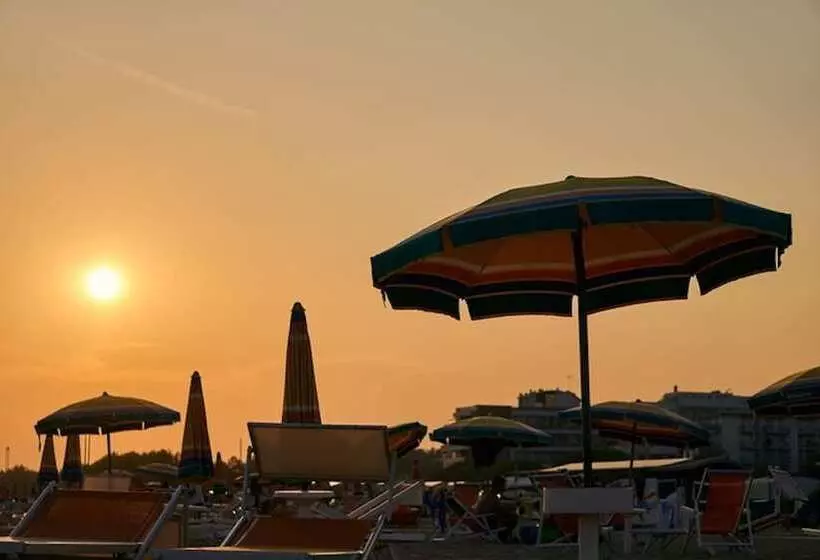 Enjoy Your Holiday In Our Pool   Beahost