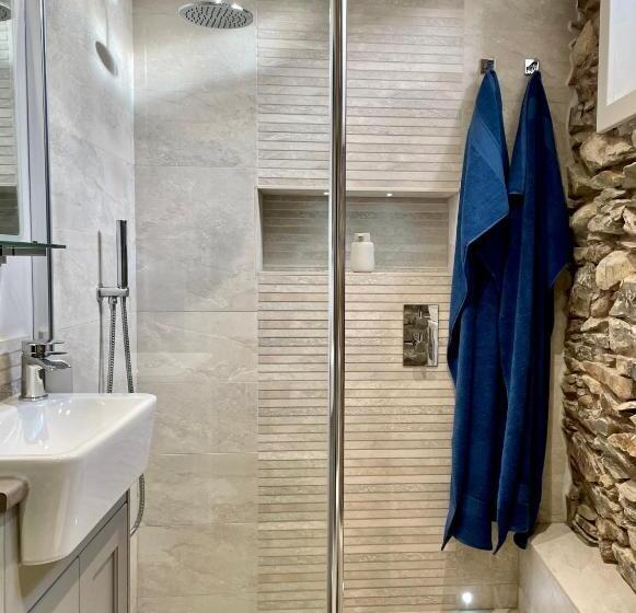 مبيت وإفطار Old Daltongate House