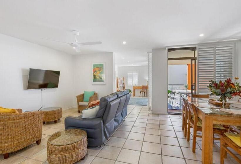 Homely 2 Br Apt At Coolum Beach W Pool