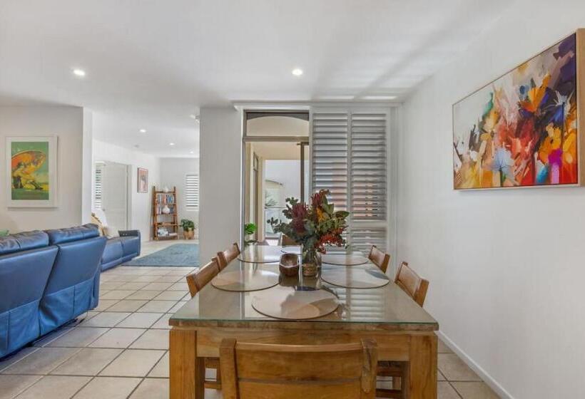 Homely 2 Br Apt At Coolum Beach W Pool