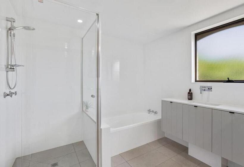 Homely 2 Br Apt At Coolum Beach W Pool