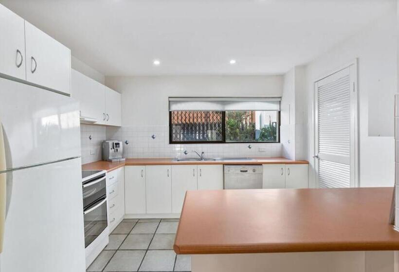Homely 2 Br Apt At Coolum Beach W Pool