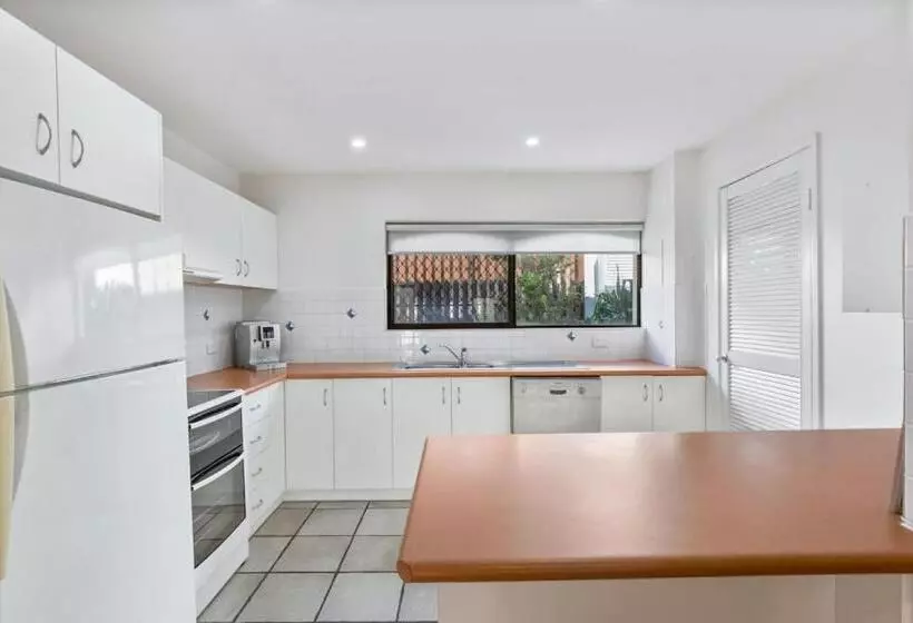 Homely 2 Br Apt At Coolum Beach W Pool