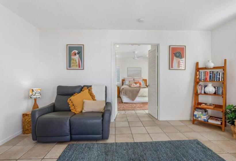Homely 2 Br Apt At Coolum Beach W Pool