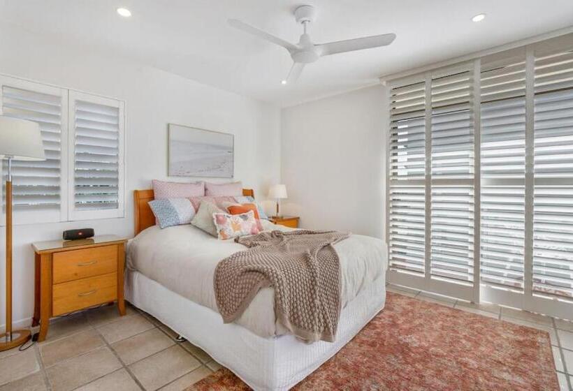 Homely 2 Br Apt At Coolum Beach W Pool