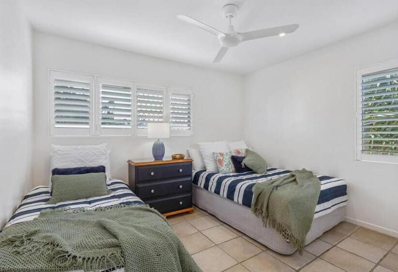 Homely 2 Br Apt At Coolum Beach W Pool