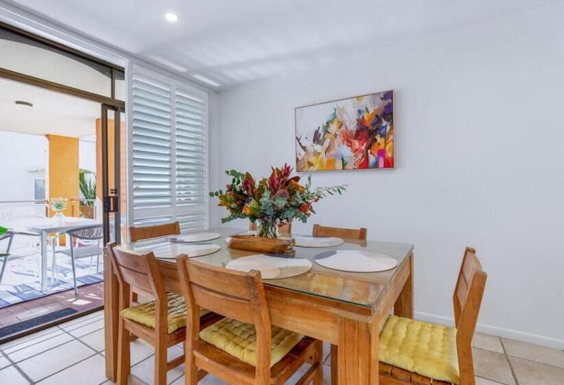 Homely 2 Br Apt At Coolum Beach W Pool