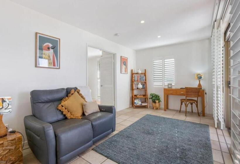 Homely 2 Br Apt At Coolum Beach W Pool