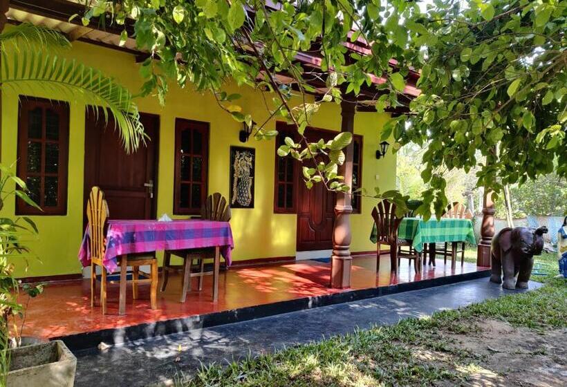 בית מלון כפרי Sigiriya Rock Star Home Stay