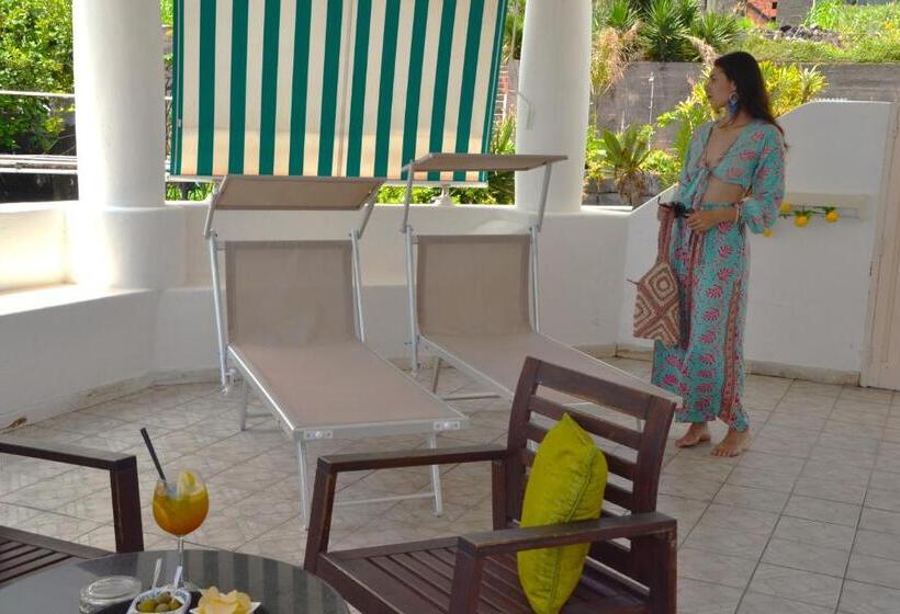 בית מלון כפרי Stromboli Suite Apartment With Terrace Volcano & Sea View