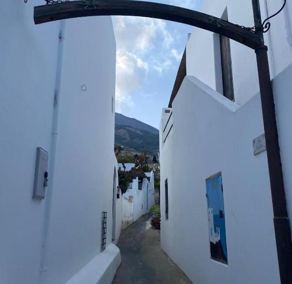 בית מלון כפרי Stromboli Suite Apartment With Terrace Volcano & Sea View