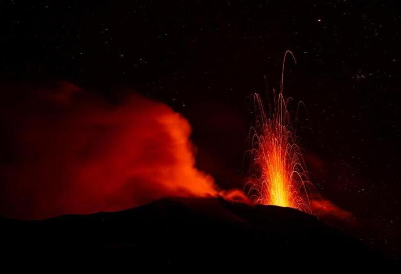 בית מלון כפרי Stromboli Suite Apartment With Terrace Volcano & Sea View