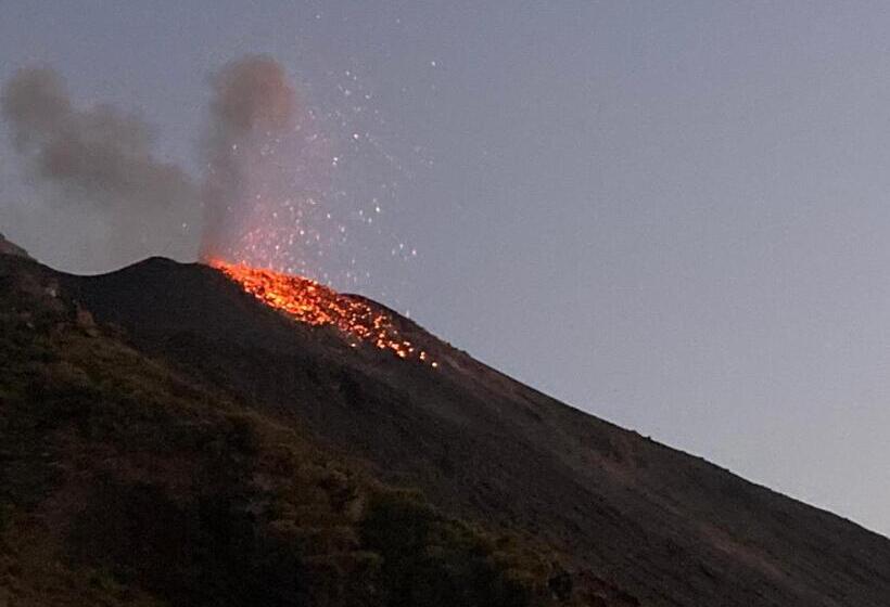בית מלון כפרי Stromboli Suite Apartment With Terrace Volcano & Sea View