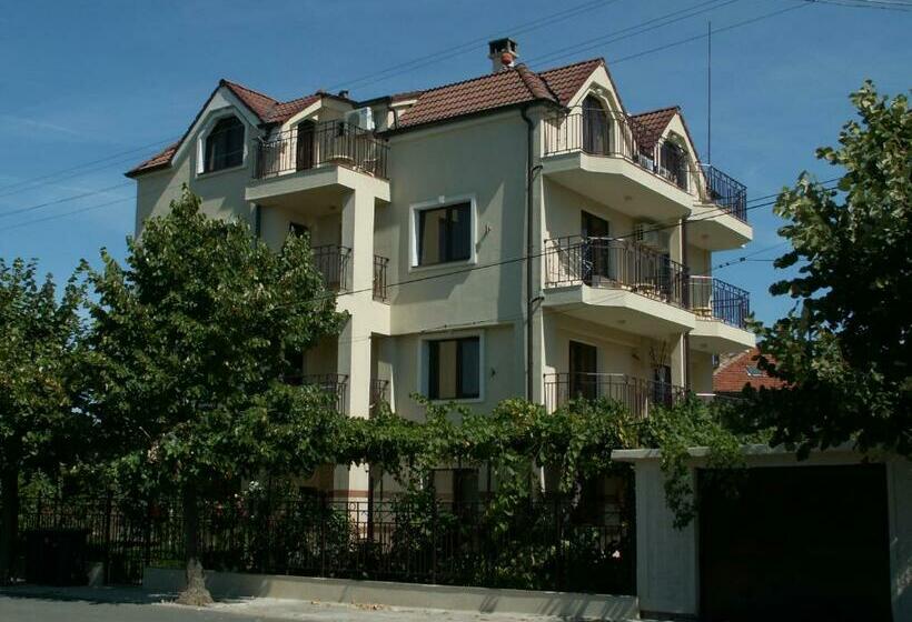 بنسيون Family Hotel Bellehouse