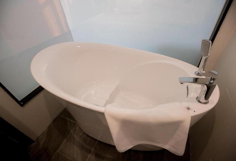 银座精宿酒店(济南莱芜旅发印象城凤城西大街店)