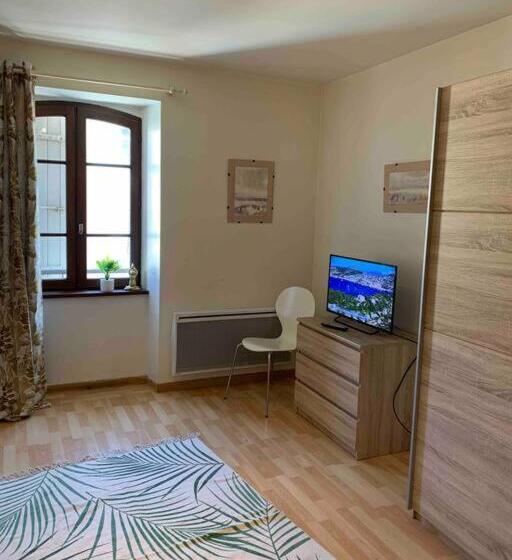 Aubenas Plein Centre Tout Près Du Château