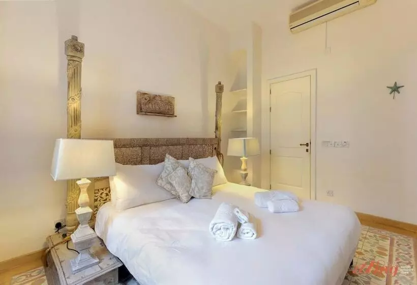 Stunning Holiday Home With Gorgeous Harbour Views