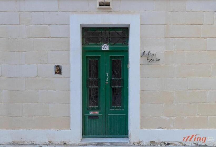 Stunning Holiday Home With Gorgeous Harbour Views