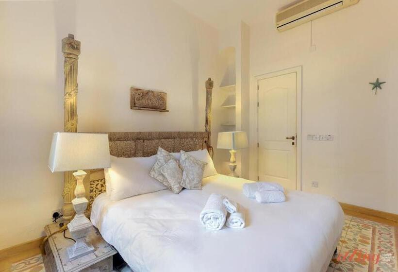 Stunning Holiday Home With Gorgeous Harbour Views