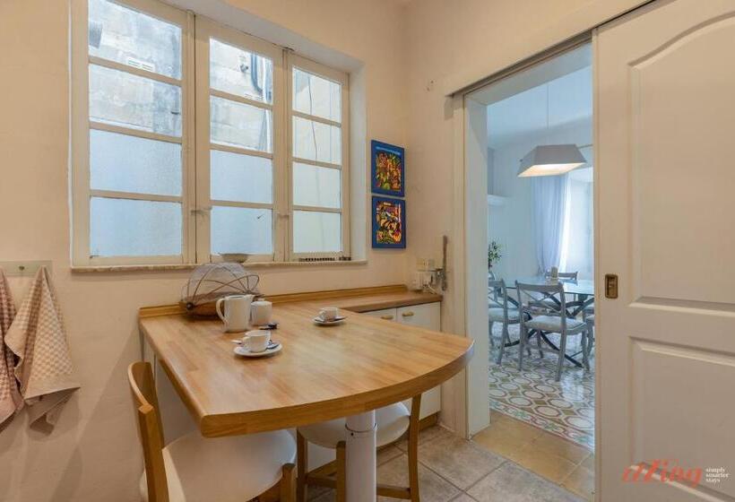 Stunning Holiday Home With Gorgeous Harbour Views