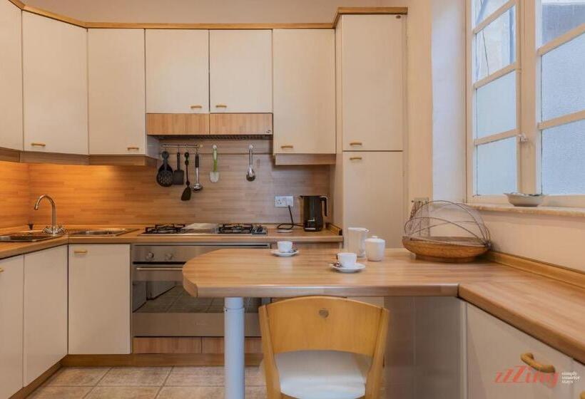 Stunning Holiday Home With Gorgeous Harbour Views