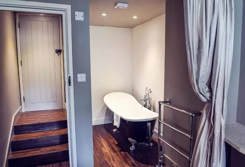 The Nest Hotel & Restaurant