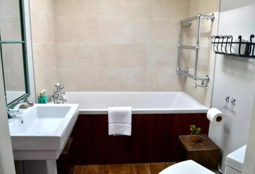 The Nest Hotel & Restaurant