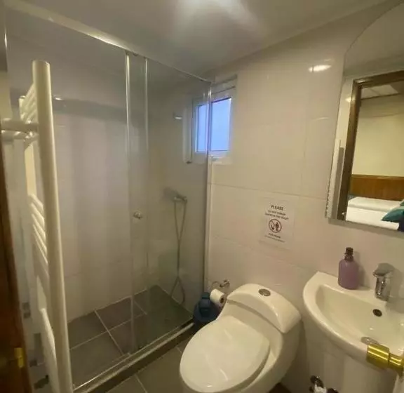 پانسیون Hostal Reymer Patagonia