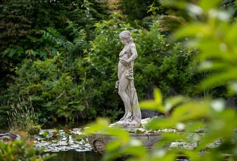 Lomakeskus 伊豆高原温泉ホテル 森の泉