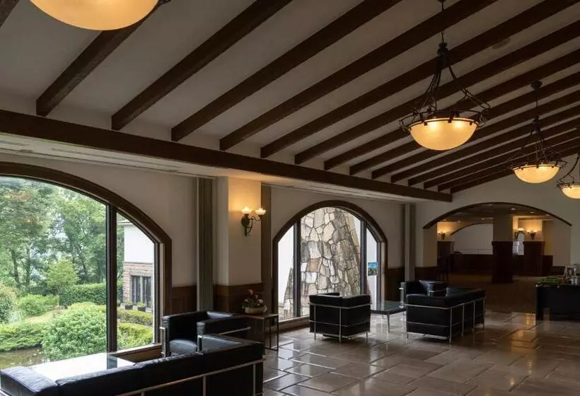 Lomakeskus 伊豆高原温泉ホテル 森の泉