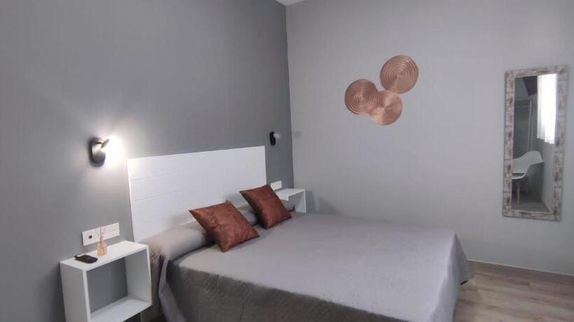 Apartamentos Las Trece Llaves Jacuzzi Bajo Reserva