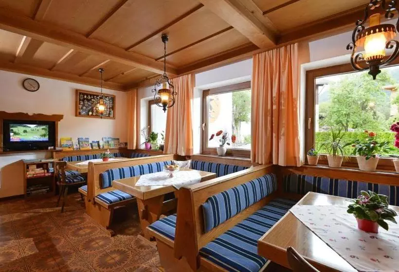 تختخواب و صبحانه Frühstückspension Sport Mayr