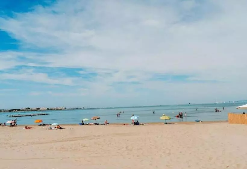 Duplex Centre Ville   50m De La Plage   Clim   Garage   Netflix