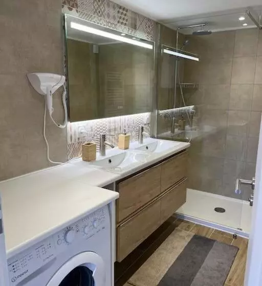 Duplex Centre Ville   50m De La Plage   Clim   Garage   Netflix