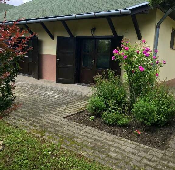 모텔 Fűz Apartman