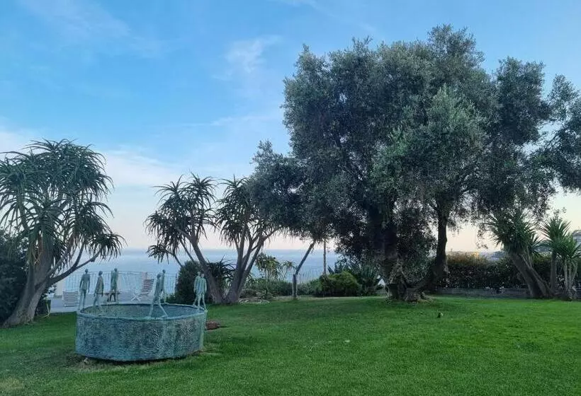 هتل Agriturismo La Tuffatrice
