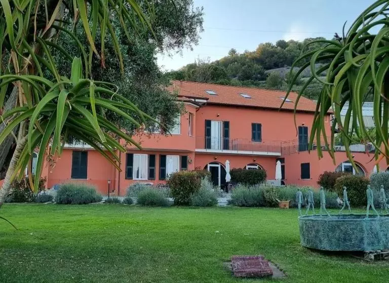 هتل Agriturismo La Tuffatrice