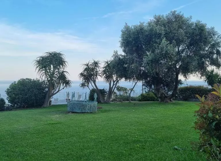 هتل Agriturismo La Tuffatrice