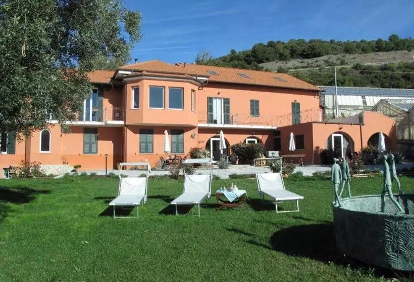 هتل Agriturismo La Tuffatrice